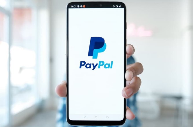 PayPal'da Kripto Satın Almalı mıyım? Uzmanlar Tartışıyor