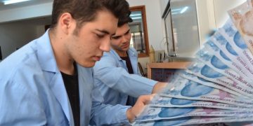 Öğrencileri Sevindiren Bir Müjde Daha Aile Bakanlığı'ndan Geldi! 8 Bin 500 TL Devlet Desteği Hesaplara Yatırılacak